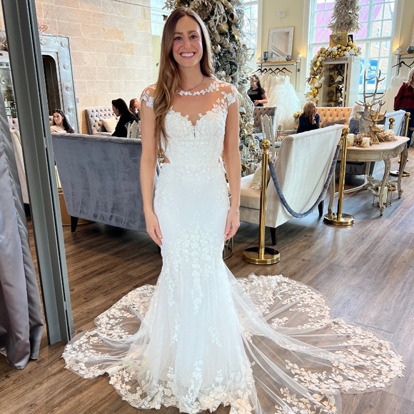 One of a Kind Open-back Wedding Dress!! - Picture 8 of 9